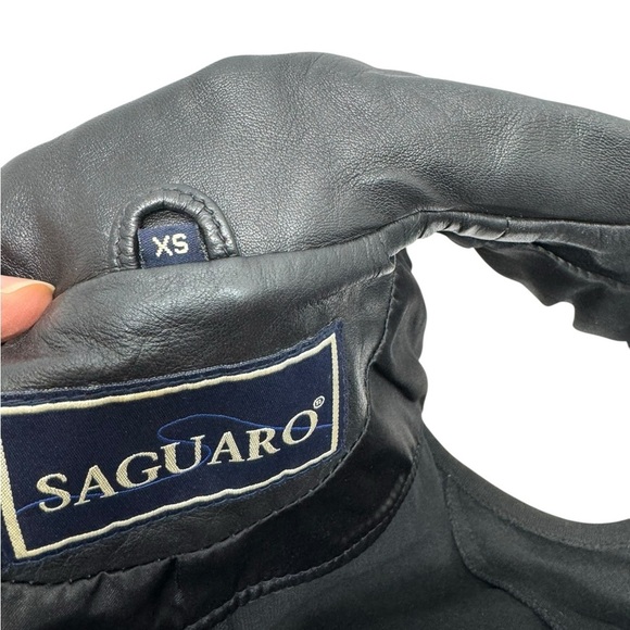 Saguaro.  Vintage .Black Leather Vest with Zipper Closure and Pointed Collar - Picture 5 of 12